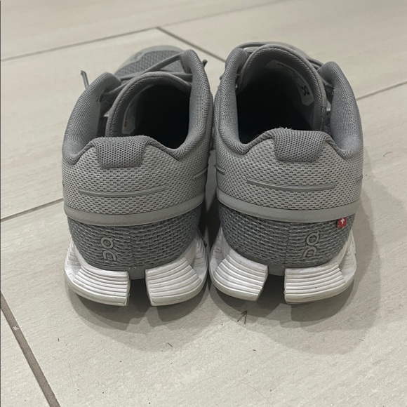 On Running Charcoal Sneakers size 8 - Picture 2 of 4
